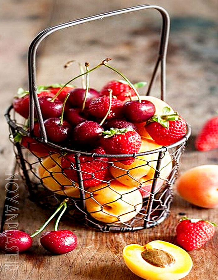 سبد میوه زردآلو